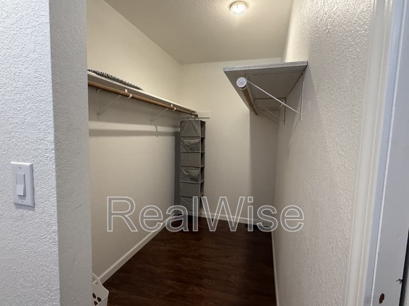 Roseburg House: 539 Hatfield Dr