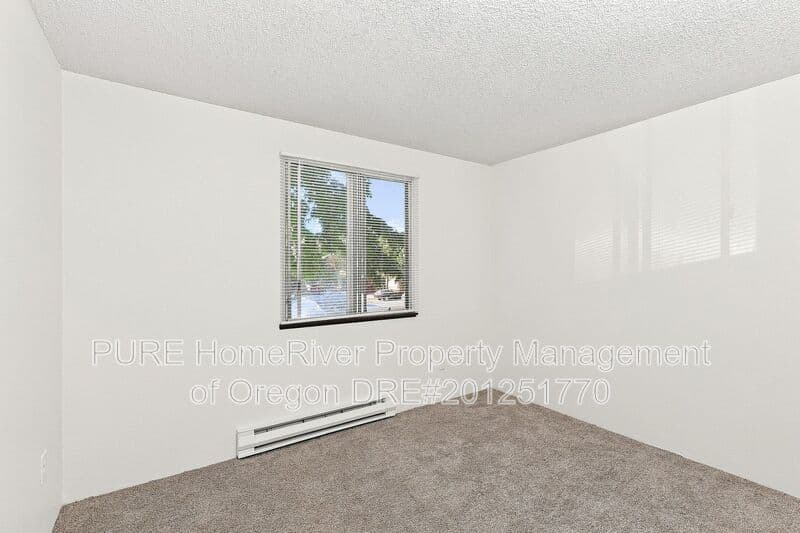 Portland Condo: 14142 NE Sandy Blvd