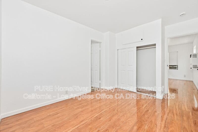 Los Angeles House: 1135 E 67Th St.