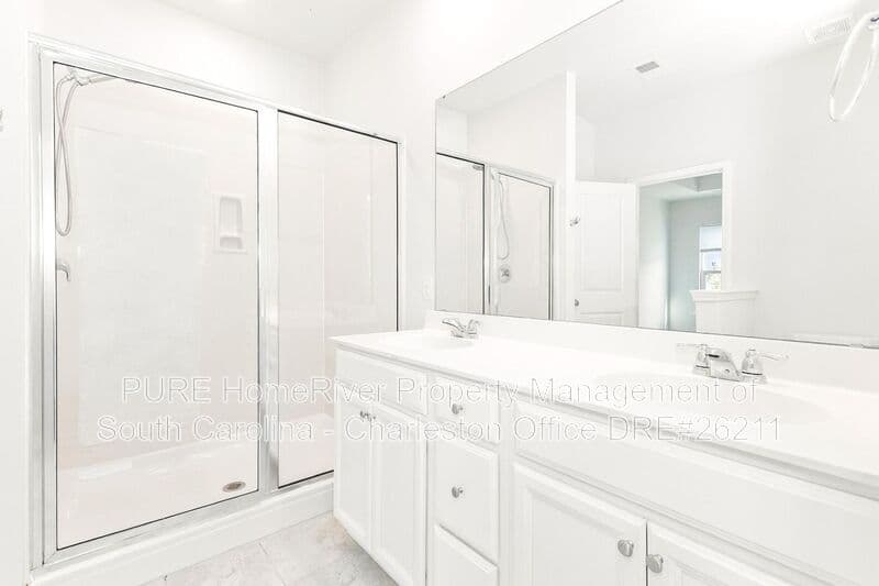 Goose Creek House: 105 Sequoia Ln