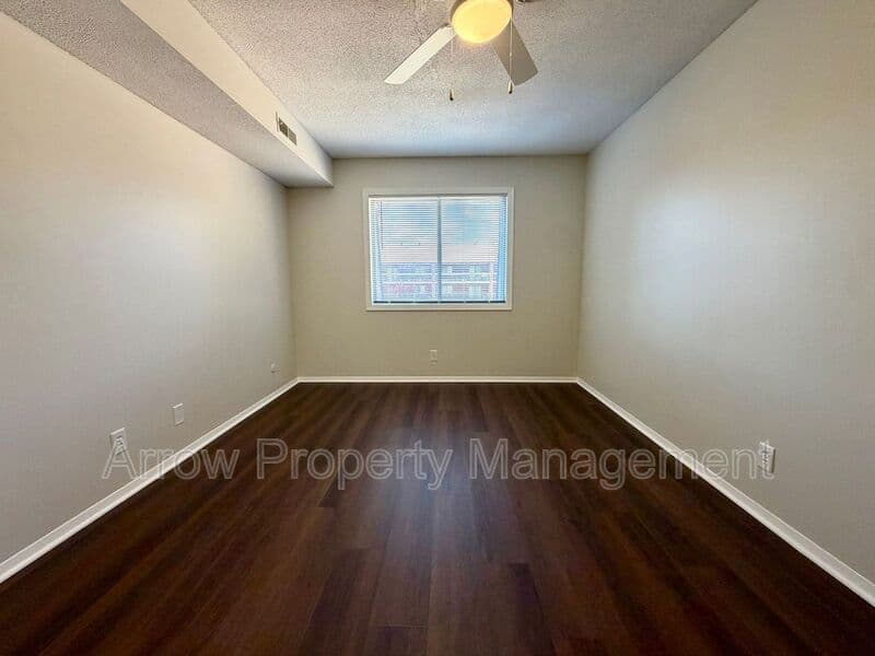 Lincoln Condo: 649 South 18th Street-31