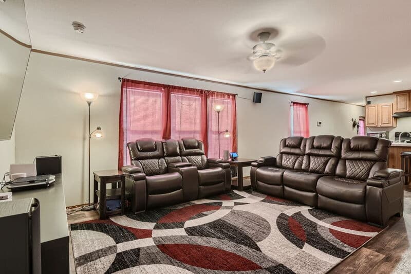 Dale House: 517 Crossroads Drive