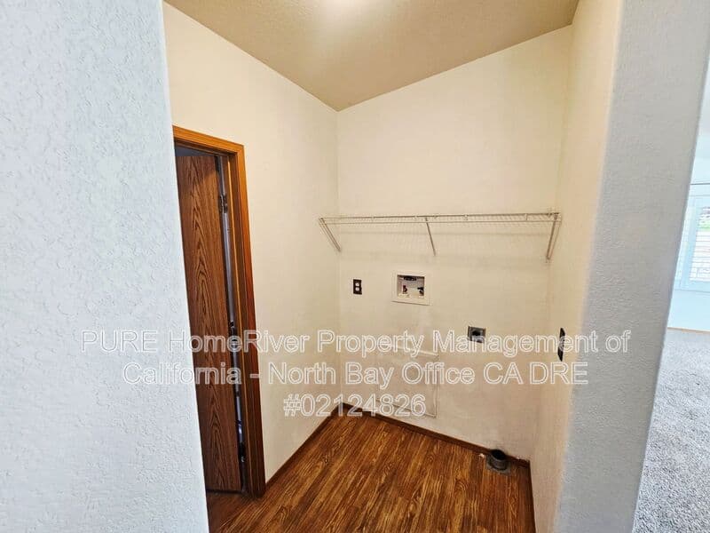 Redwood Valley House: 10590 East Rd
