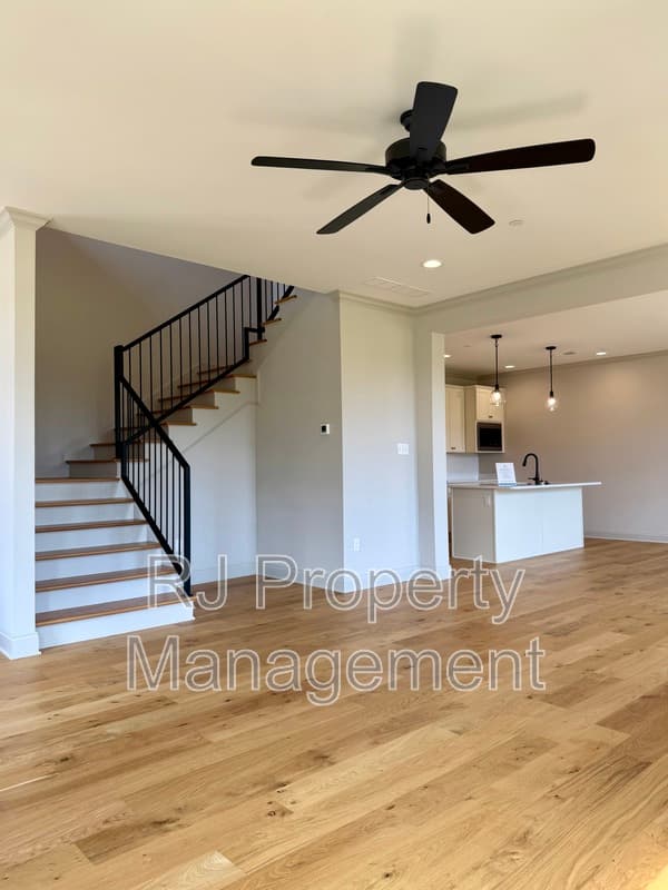 Collierville Townhome: 924 Aldwick Dr