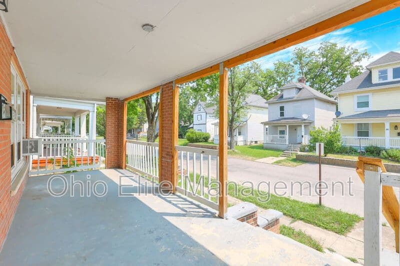 Columbus House: 85 S Wheatland Ave