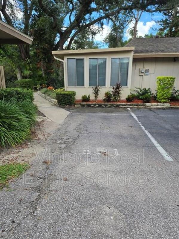 Brandon House: 851 Creekway Ct