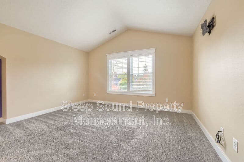 Portland House: 857 N Winchell St
