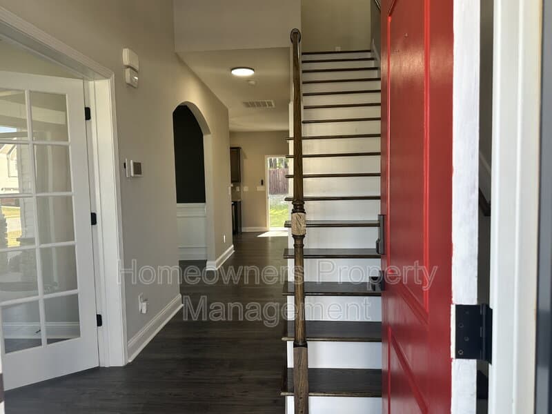 Raeford House: 143 Cromwell Court