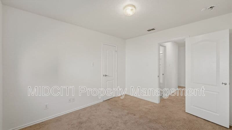 New Braunfels House: 3248 Northwest Blvd