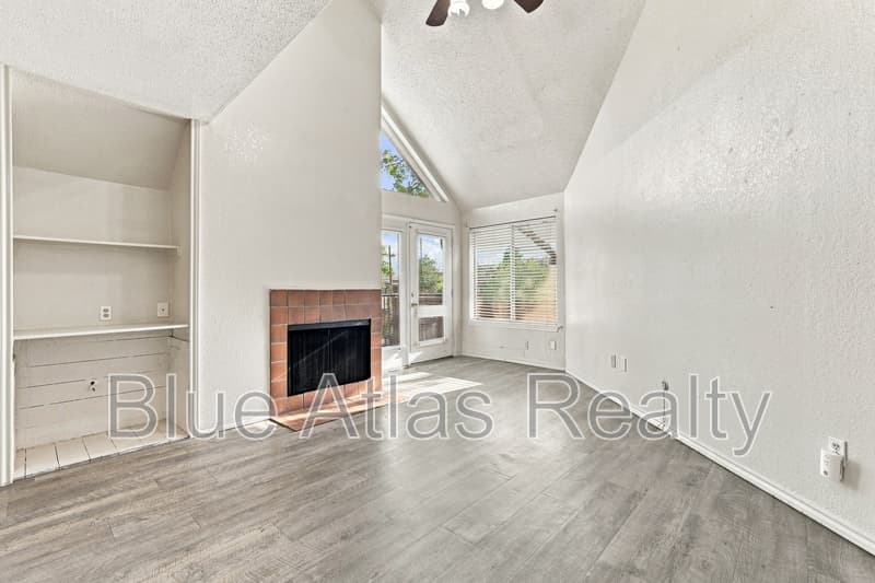 Dallas Condo: 9803 Walnut St
