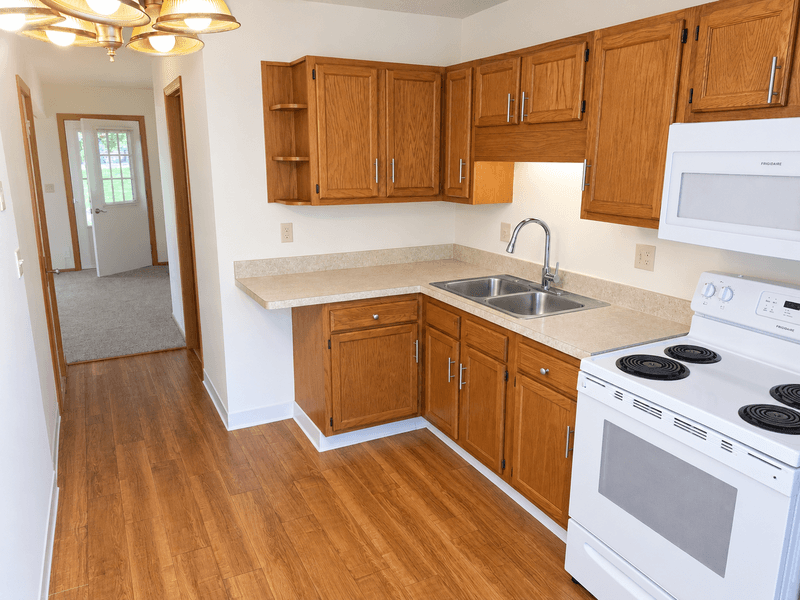 Medina Condo: 565 Leisure Lane