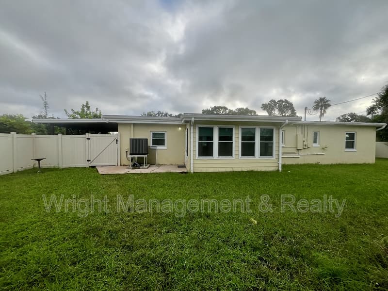 St. Petersburg House: 8330 Waverly Road North