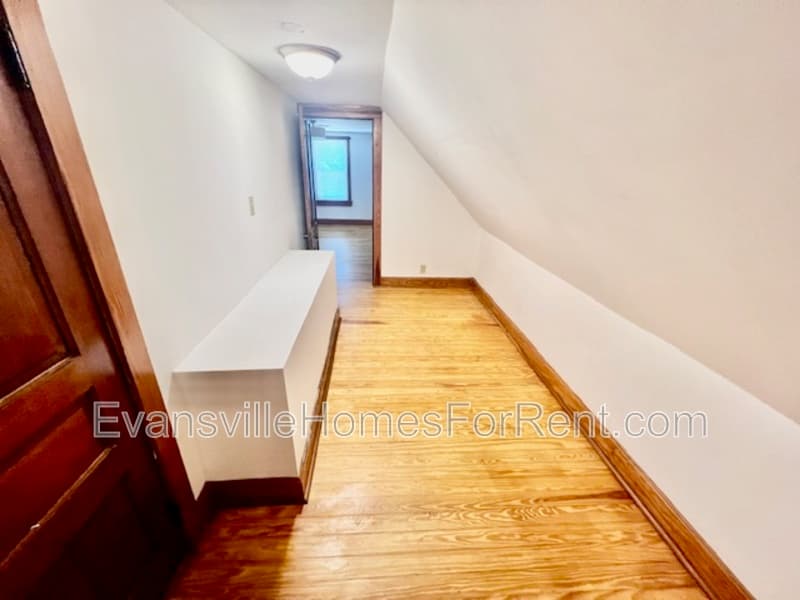 Evansville House: 2215 West Delaware Street