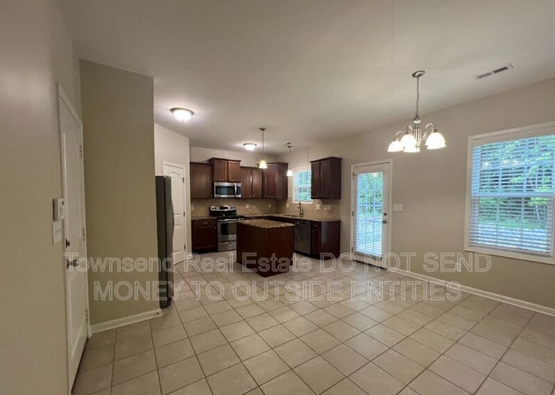 Fayetteville House: 6426 Burnside Place