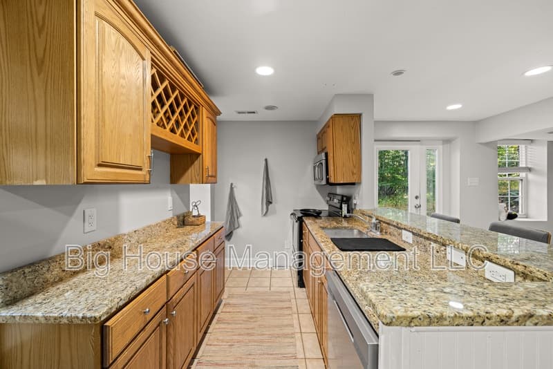 Sterling House: 47284 Grandview Pl