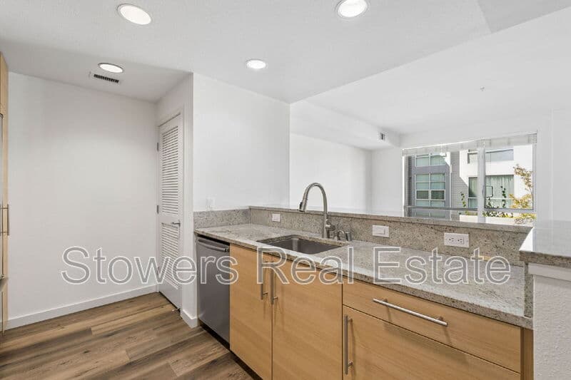 Walnut Creek Condo: 1655 N California Blvd