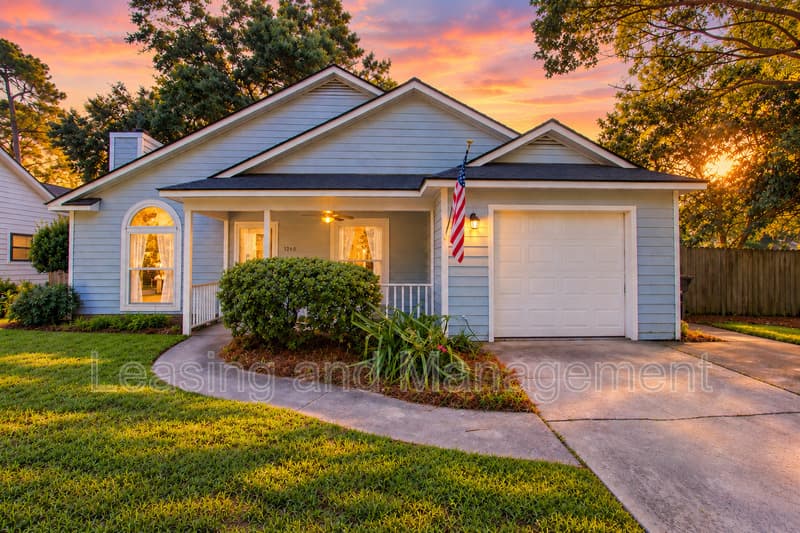 Mount Pleasant House: 1240 Llewellyn Road