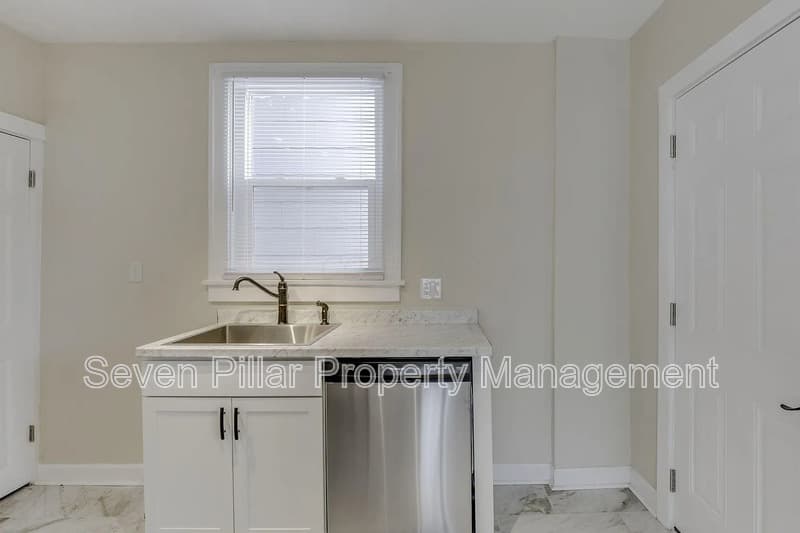 Columbus House: 522 Ryan Ave