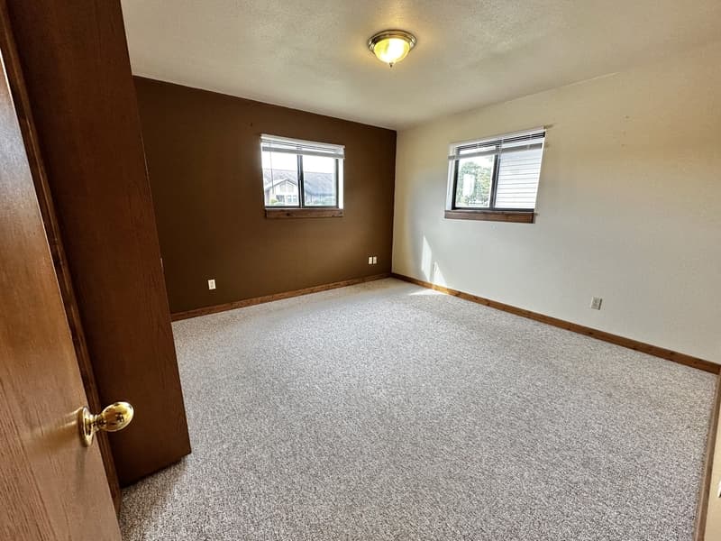 Gresham Condo: 1160 Schabow Street
