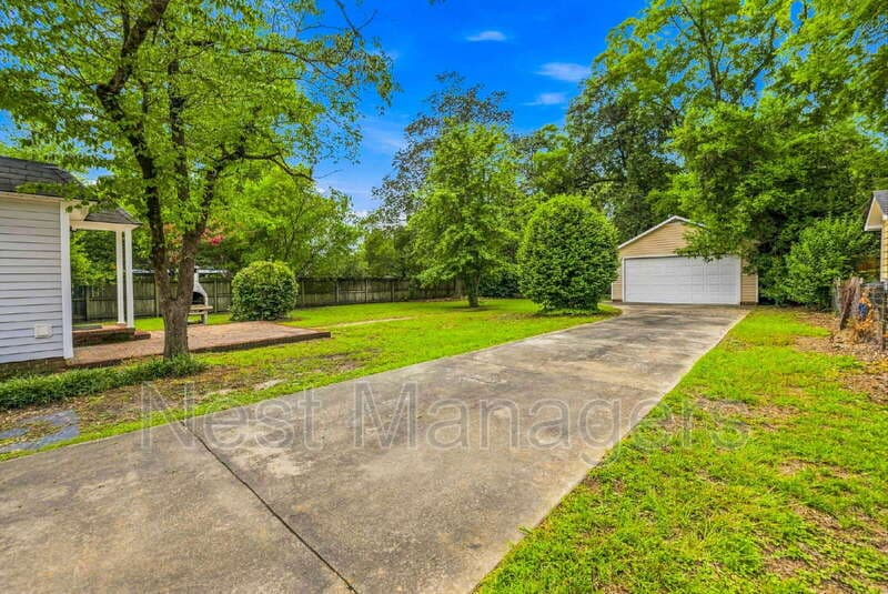 Fayetteville House: 112 Ellington Street