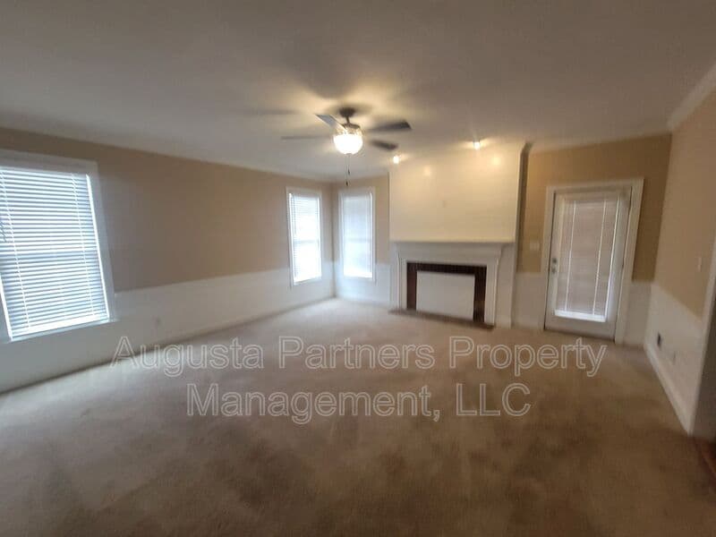 Martinez House: 288 Wakefield Ln S