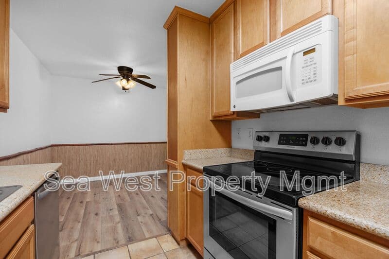 Encinitas Condo: 1730 S El Camino Real
