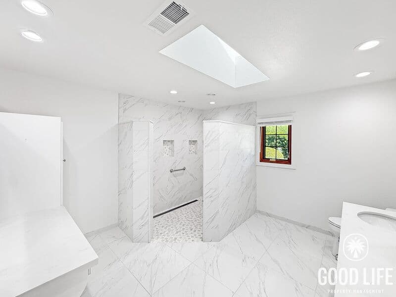 Corona House: 9250 Beazley Ln