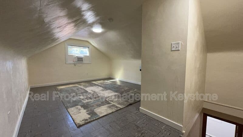 Pittsburgh House: 307 Greenlee Road