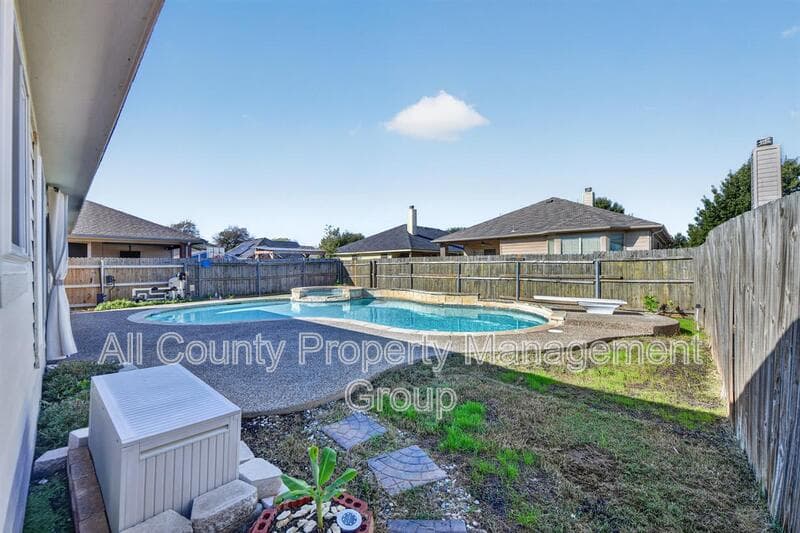 Fort Worth House: 8205 Mule Deer Run