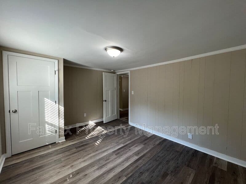 Durham House: 2616 S Roxboro St