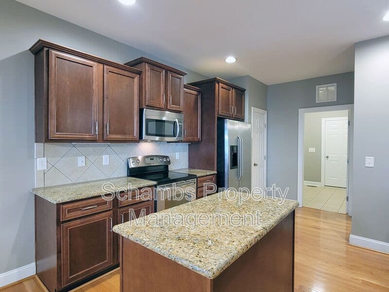 Fuquay Varina House: 414 Banagher Ln