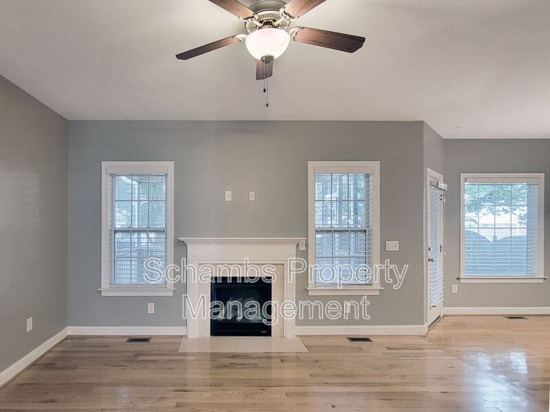 Fuquay Varina House: 414 Banagher Ln