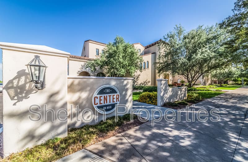 Buckeye House: 2958 N Clanton St