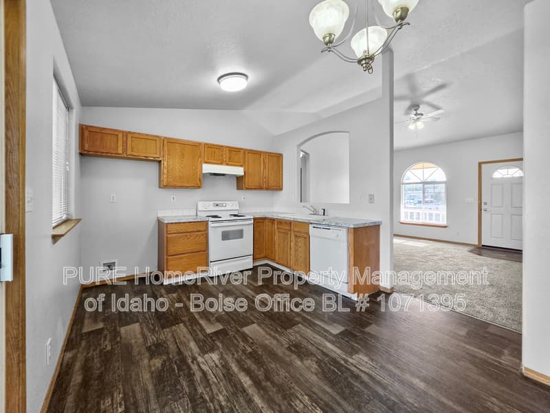 Nampa House: 2520 Muskrat Ave