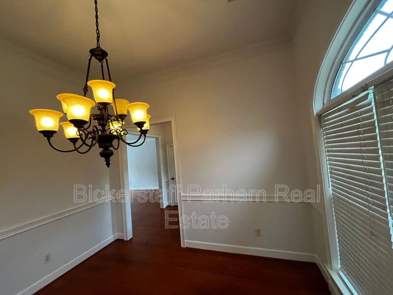 Columbus House: 7013 Imperial Way