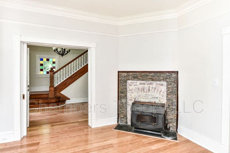 Dunn Loring House: 2415 Sandburg St