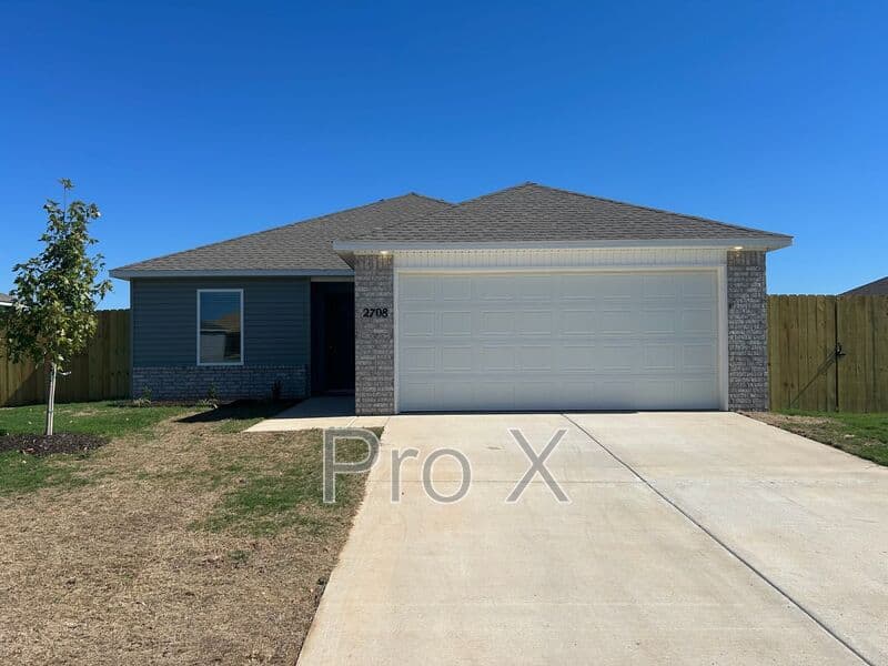 Pea Ridge House: 2708 Young St