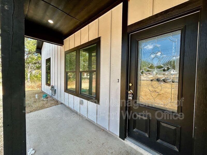 Granbury House: 915 Bobcat Trail