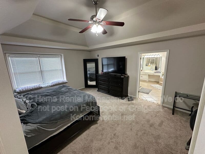 Overland Park House: 11429 W 142nd Ter