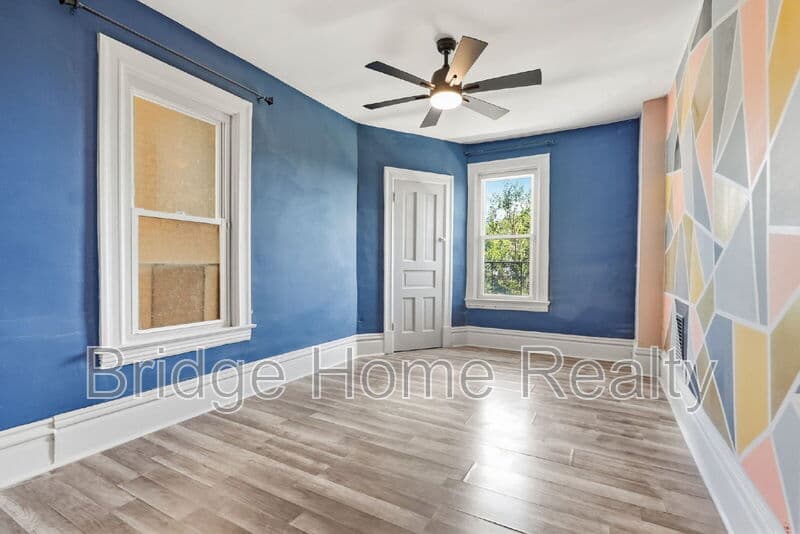 Pittsburgh House: 55 Harwood Street