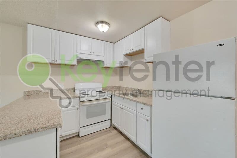 Sacramento House: 1071 Santiago Ave
