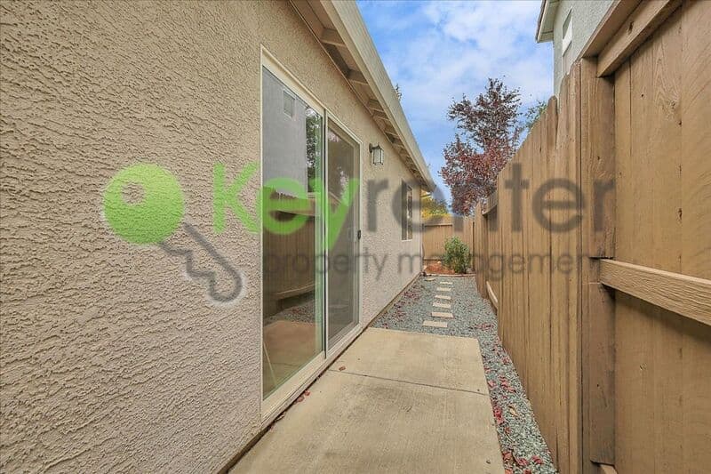 Roseville House: 1682 Loon Lake Street