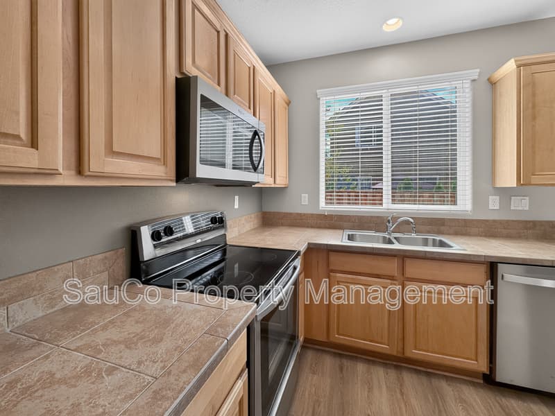 Hillsboro House: 4572 Southeast Olivewood Street