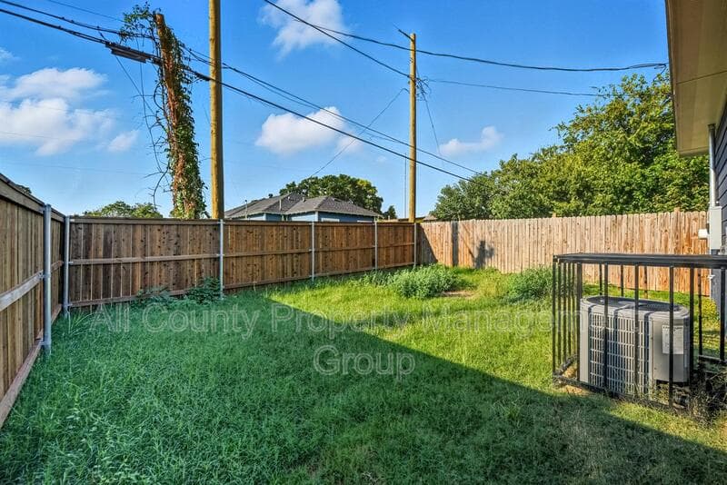 Fort Worth House: 914 East Tucker