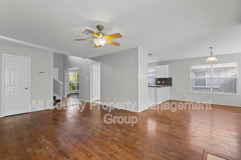Fort Worth House: 813 Jockey Club Lane