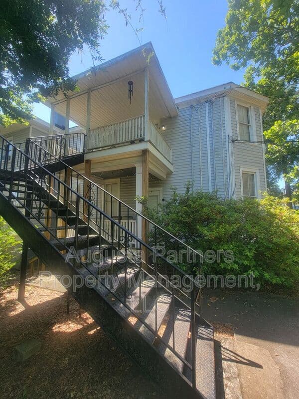 Augusta House: 1330 Wingfield St