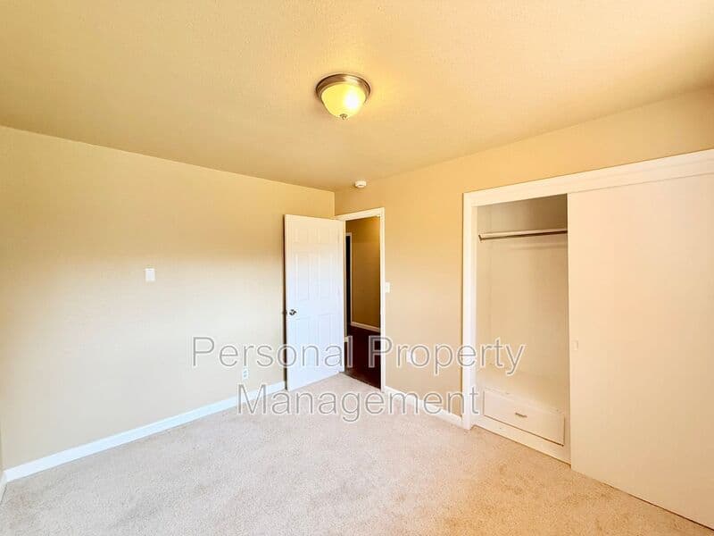 Washougal Townhome: 1104 G St