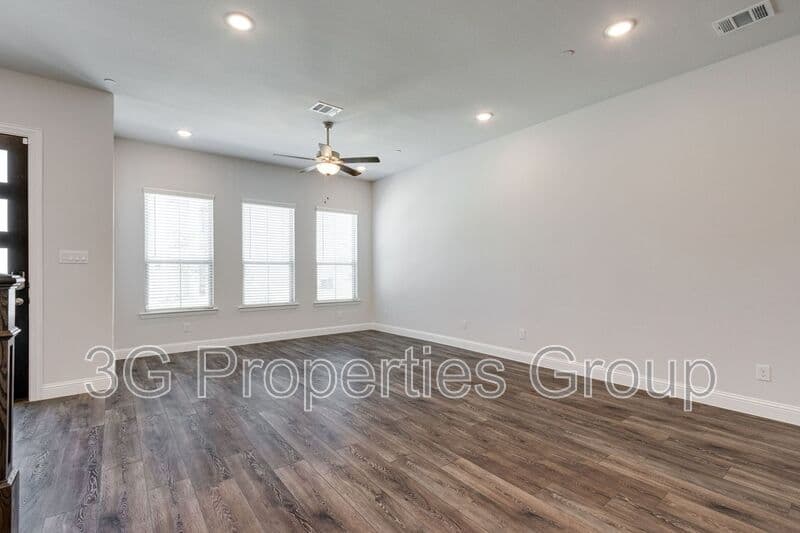 Lewisville House: 344 Almanor St