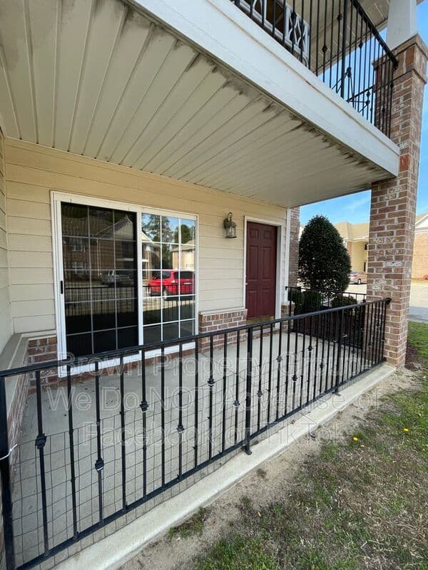 Fayetteville House: 1761 Renwick Dr