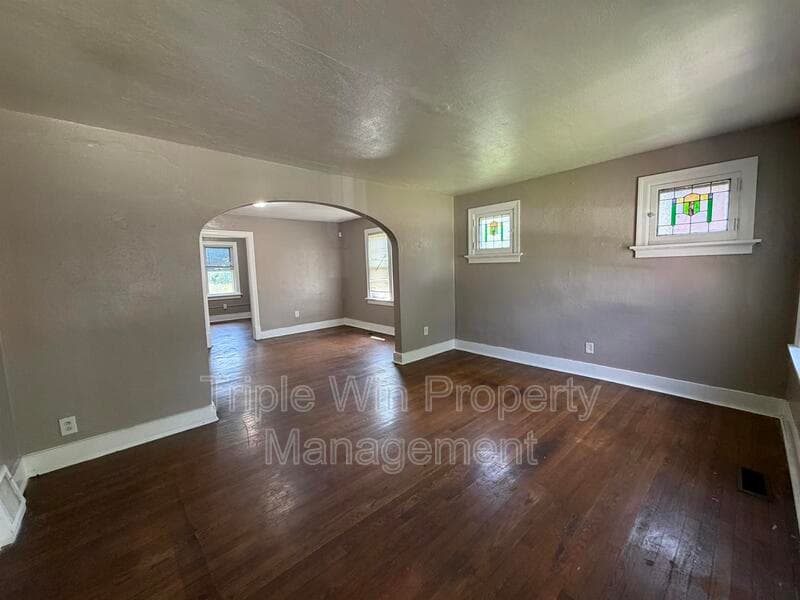 Saint Louis House: 8530 Lowell St